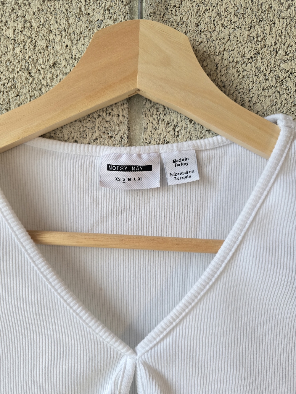 Noisy May White V-Neck Short Sleeve Tee with Keyhole - Picture 3 of 4